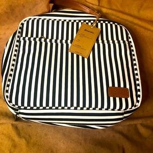 Hanging toiletry bag